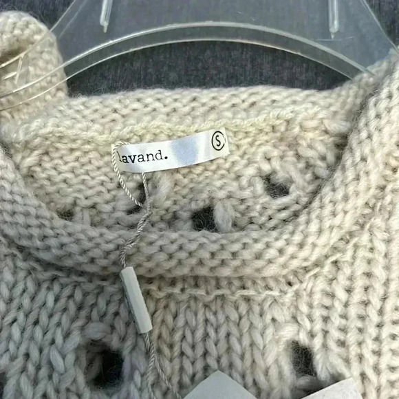 Ready for winter with this beautiful sweater size small, lavand, cream. - Picture 4 of 6
